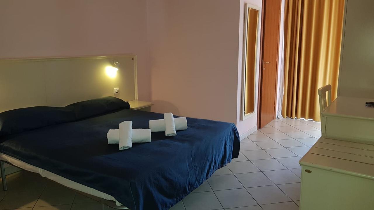 Hotel Lago Maggiore كاستيلّيتّو سوبرا تي المظهر الخارجي الصورة