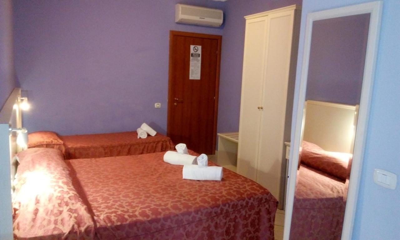 Hotel Lago Maggiore كاستيلّيتّو سوبرا تي المظهر الخارجي الصورة